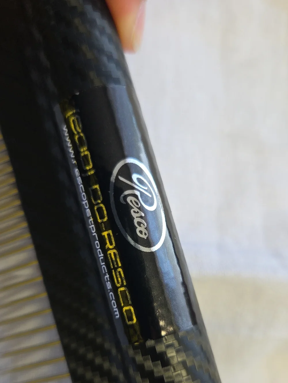 Resco Carbon Fiber Metal-Round Comb 1